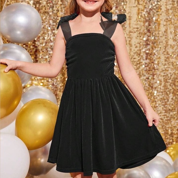 Elegant velvet Dress with Sheer Straps - Picture 2 of 4